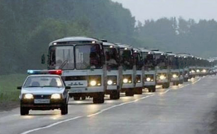 Колонна автобусов с сотрудниками Ольгино едет во Францию голосовать за Марин Ле Пен.